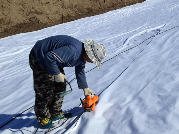复合土工膜是怎么焊接的图片第2张 复合土工膜是怎么焊接的图片第2张-盈旭土工材料